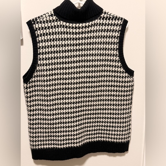 Ralph Lauren Black and White houndstooth Turtleneck Sweater Vest - Picture 3 of 5